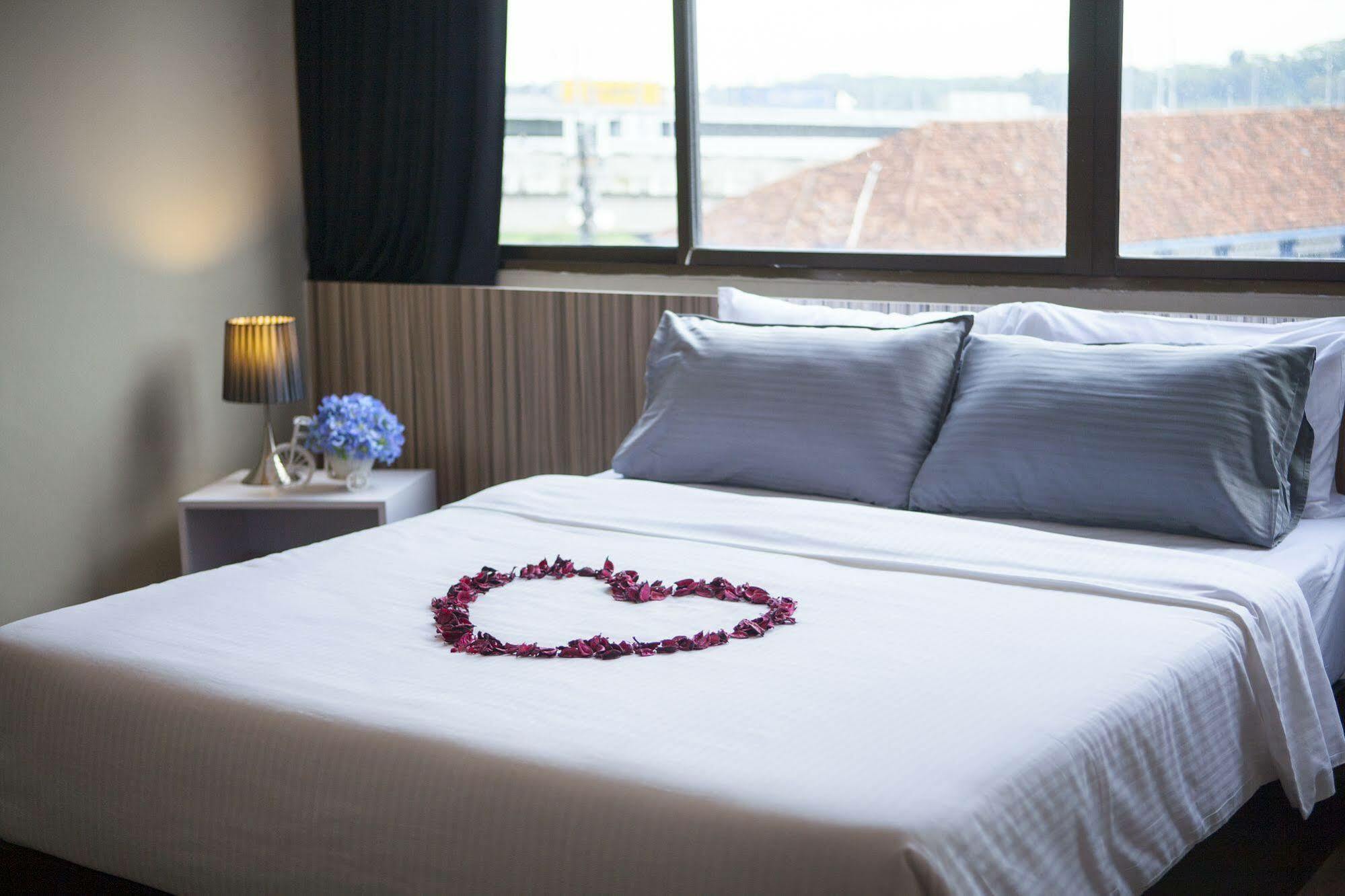 New Boutique Hotel Johor Bahru Esterno foto