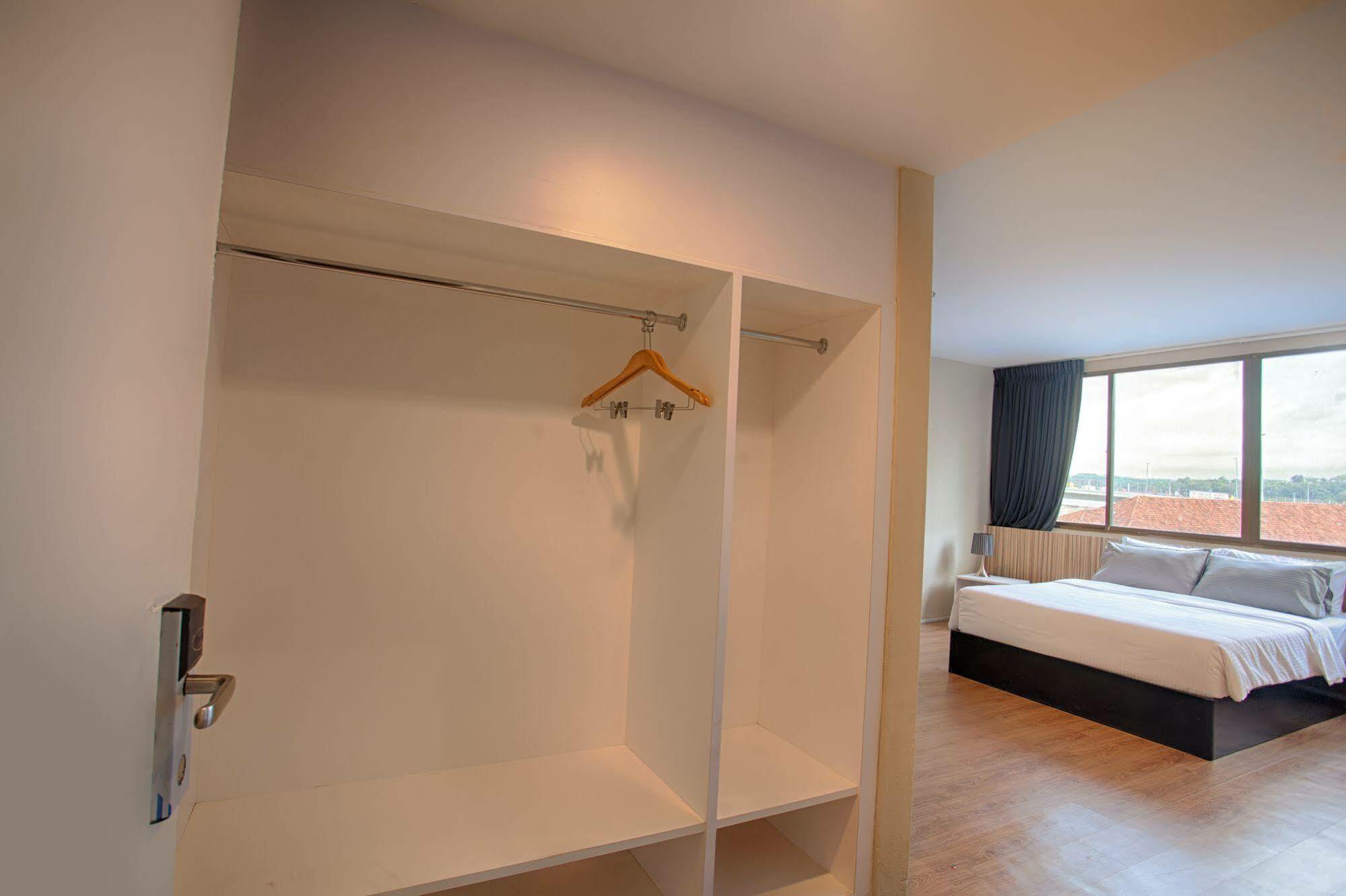New Boutique Hotel Johor Bahru Esterno foto